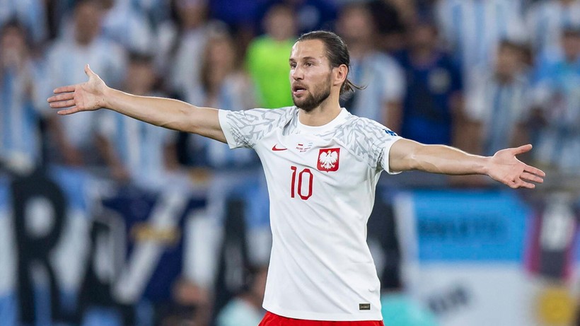 Grzegorz Krychowiak wrócił do klubu po mundialu. Zaczął od zmarnowania karnego