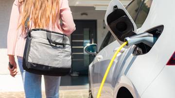 Szwedzi zasilają domy samochodami elektrycznymi. Rachunki za prąd spadły