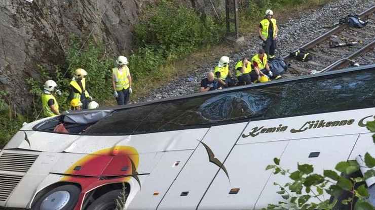 Finlandia: autokar spadł z wiaduktu, zginęły cztery osoby