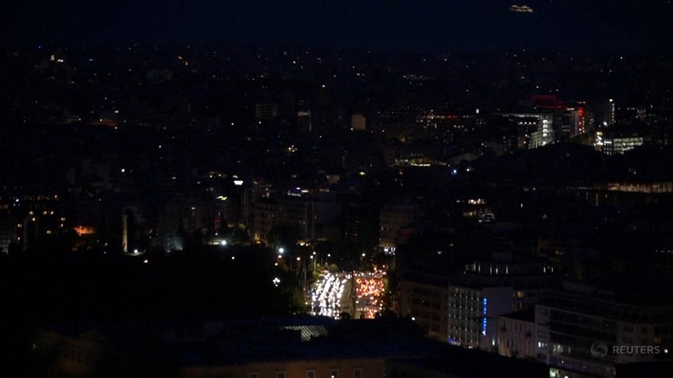 Panorama Aten z wyłączonym niekoniecznym oświetleniem