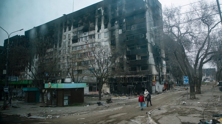 Wojna w Ukrainie. Trwa bombardowanie Mariupola. Ofensywa na ukraińskie przyczółki