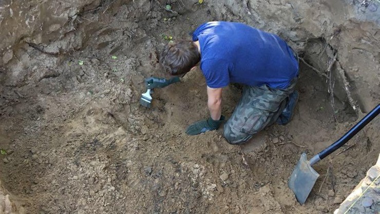 Mieszkaniec Sochaczewa pracował w ogródku. Odnalazł szczątki niemieckiego żołnierza