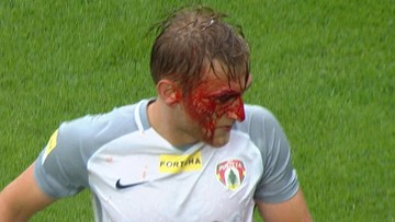 Fortuna 1 Liga: Przedsmak KSW w Tychach! Piłkarz zalany krwią (WIDEO)