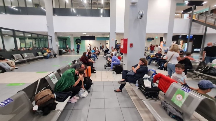 Grecja. Polscy turyści utknęli na lotnisku na Zakynthos. 11 godzin bez dostępu do bagażu