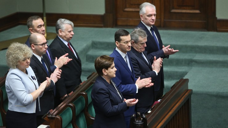 Nowy sondaż. Prawie połowa Polaków źle ocenia działania rządu