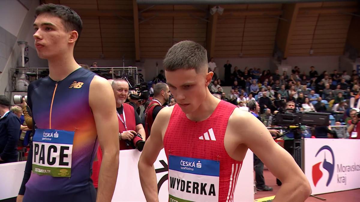 Dwóch lekkoatletów na bieżni, jeden z nich to Maciej Wyderka.