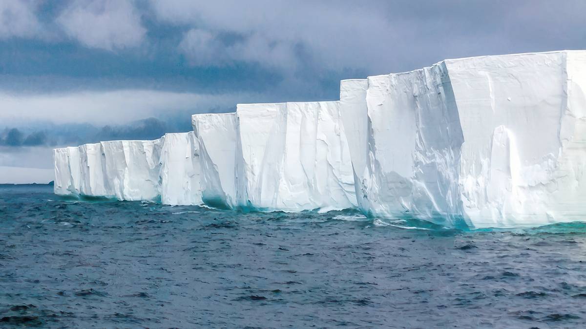 Góra lodowa na Oceanie Południowym. Fot. NASA.