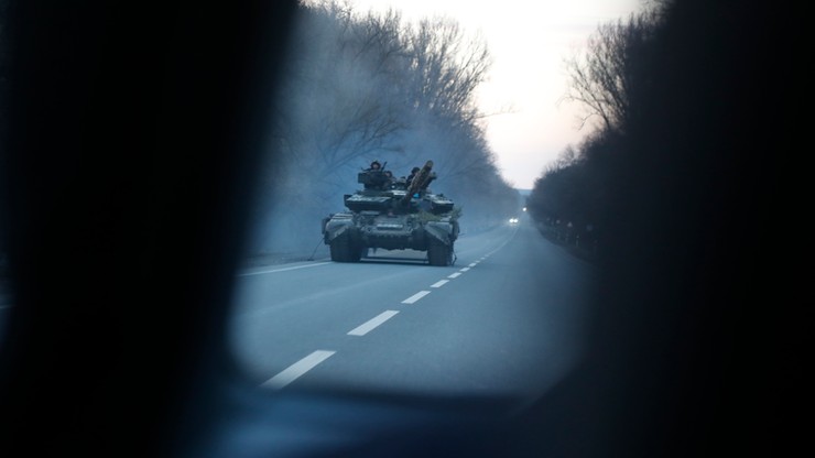 Wojna na Ukrainie. Rosjanie bez zaopatrzenia, mogą kraść. "Trzymajcie się w grupach"