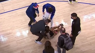 Bolesny upadek dziennikarki po meczu NBA (WIDEO)