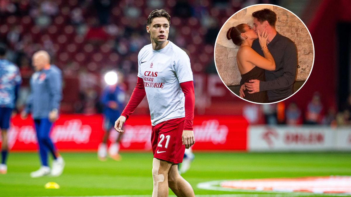 Piłkarz Nicola Zalewski w białej koszulce z numerem 21 i czerwonymi spodenkami na boisku piłkarskim. W prawym górnym rogu wklejone zdjęcie pary całującej się.