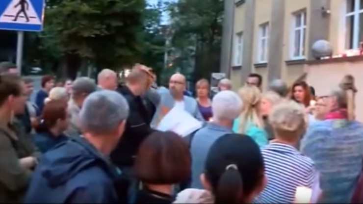 1000 zł grzywny za "atak pizzą" podczas manifestacji "Łańcuch światła"