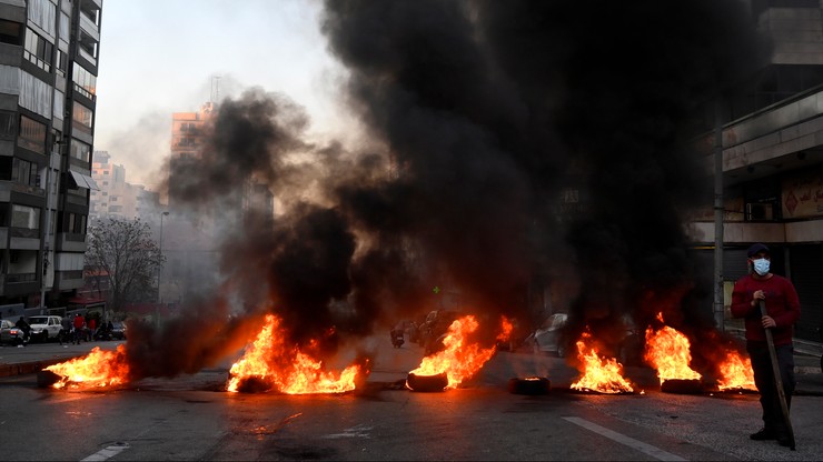 Liban. Protestujący blokują drogi do Bejrutu. Szpitale odcięte od dostaw tlenu