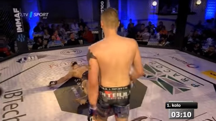 Polak potwornie złamał kość rywalowi na gali MMA w Czechach (WIDEO)