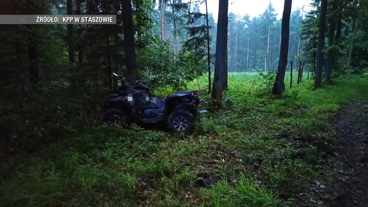 Jadący quadem 36-latek z impetem uderzył w drzewo w lesie pod Kielcami. Mężczyzna nie przeżył wypadku