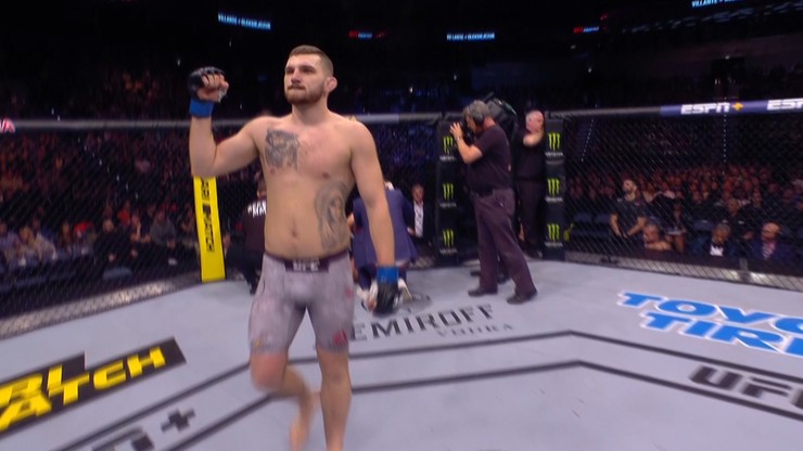 UFC w Pradze: Szybka robota Oleksiejczuka! Cios na tułów zniszczył Villante (WIDEO)