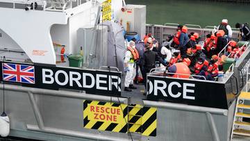 Chcą odstraszać migrantów naklejkami. Nowy patent europejskich kierowców tirów