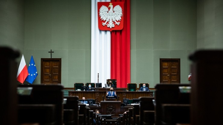 Sondaż: PiS ze wzrostem poparcia, KO przed Polską 2050 Hołowni