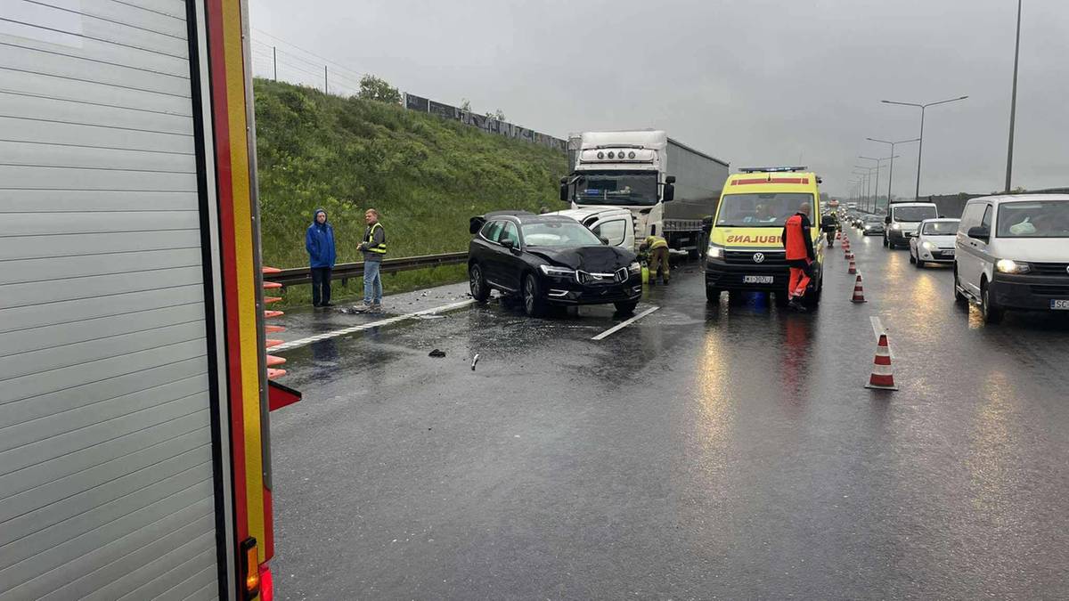 Zderzenie czterech pojazdów na S8. Powstał duży korek