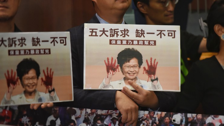 Opozycja zablokowała wystąpienie szefowej władz Hongkongu w parlamencie