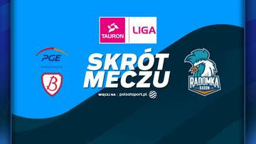 Grafika z napisem "SKR&Oacute;T MECZU" oraz logotypami PGE Budowlani Ł&oacute;dź i Moya Radomka Radom. W tle niebiesko-granatowe barwy z falistym wzorem.