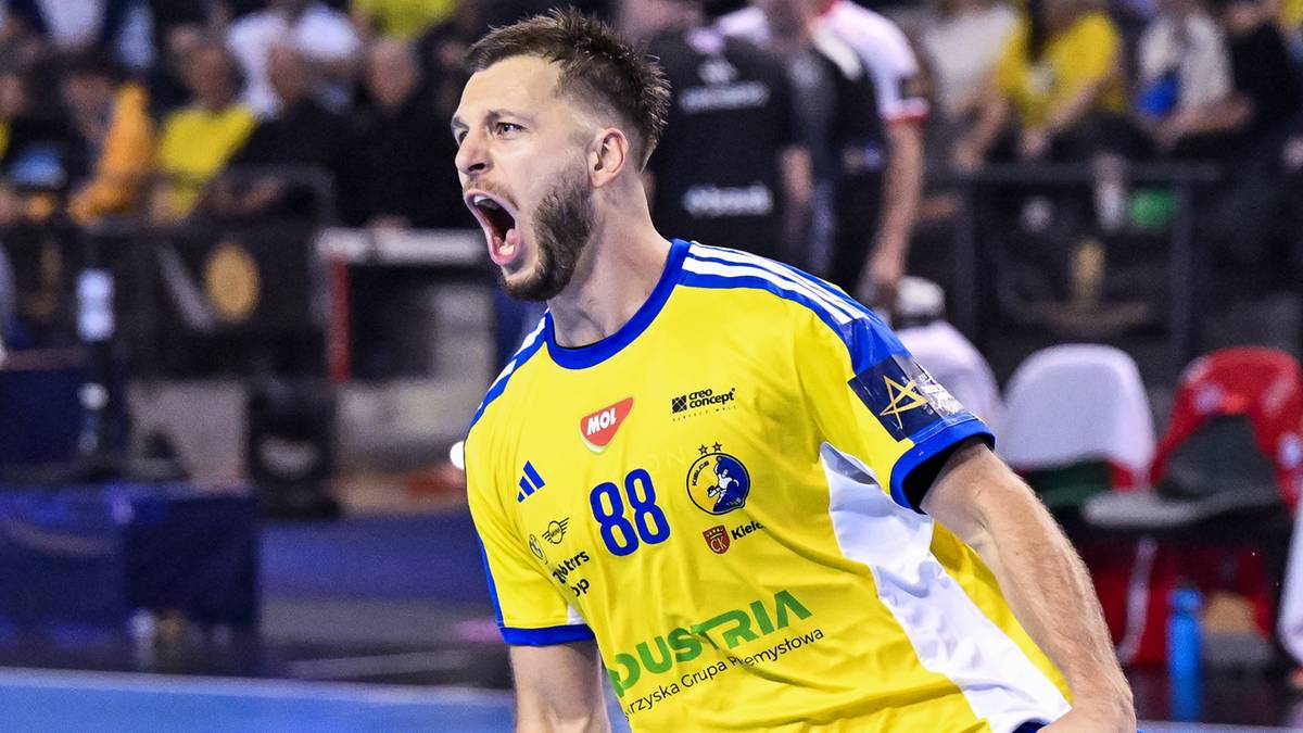 Gracz piłki ręcznej w żółtej koszulce z numerem 88 na piersi, krzyczy z zaciśniętymi zębami i otwartymi ustami, widoczne zbliżenie na jego twarz.