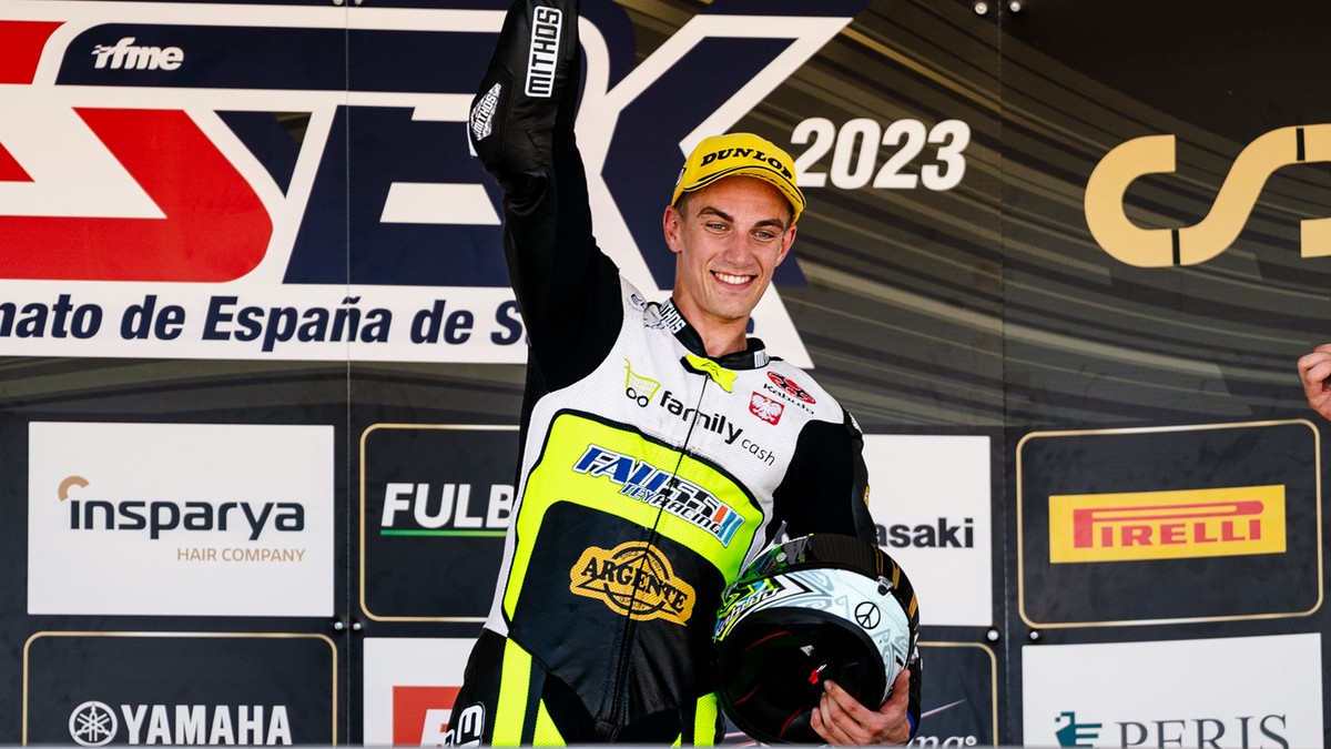21-latek z Polski wygrał w debiucie w motocyklowych mistrzostwach Hiszpanii