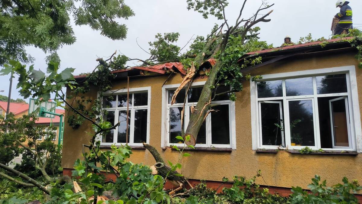 Groźne burze nad Polską. Uszkodzona szkoła, setki interwencji