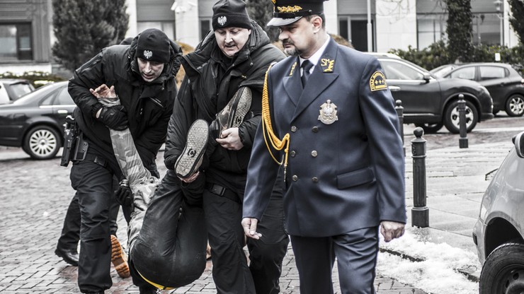 Sąd uniewinnił dwóch członków "Obywateli RP", którzy blokowali wjazd do Sejmu