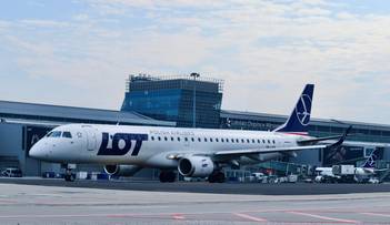 Awaryjne lądowanie na Okęciu. "Problem z hamulcami"