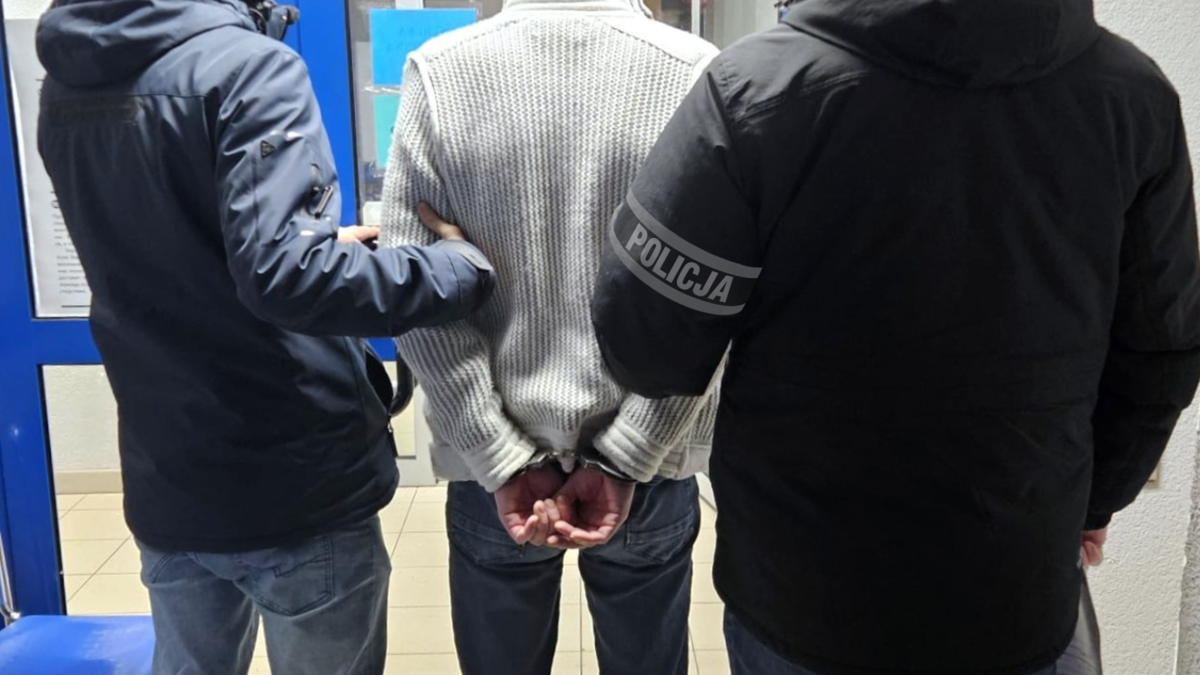 Ukrywał się 12 lat. Wpadł w ręce policji, wypatrując księdza po kolędzie