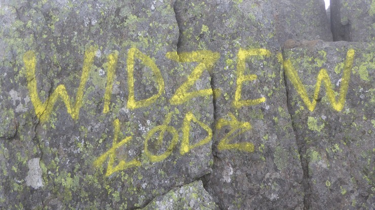 Turyści pomalowali sprejem skały w walijskim parku narodowym. Brytyjczycy są oburzeni