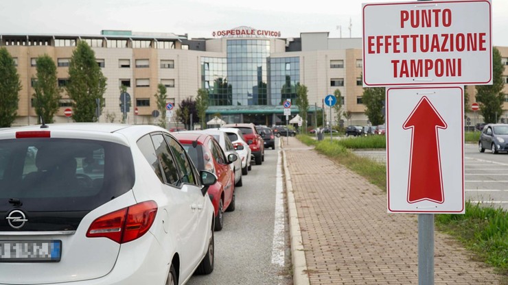 Zmarli, bo nie byli właściwie leczeni z powodu przeciążenia służby zdrowia. To nawet 10 tys. osób