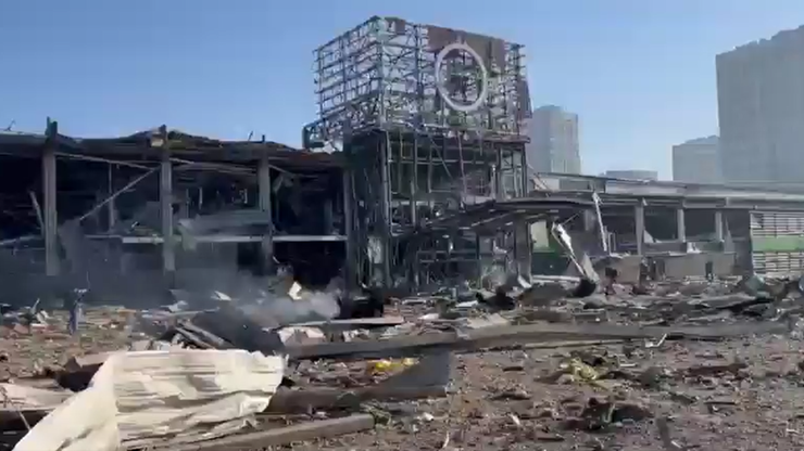 Wojna w Ukrainie. Kijów: co najmniej sześć ofiar śmiertelnych ostrzału i pożaru centrum handlowego