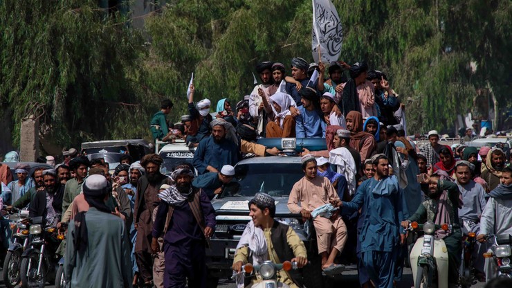 Studenci Uniwersytetu Amerykańskiego w Kabulu próbują uciec z Afganistanu
