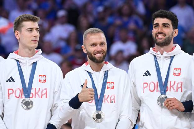 Paryż 2024: Ceremonia medalowa siatkarzy