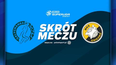 Logo Galiczanka Lw&oacute;w po lewej stronie, napis "SKR&Oacute;T MECZU" na środku, logo Enea MKS Gniezno po prawej stronie, na niebieskim tle z falami.