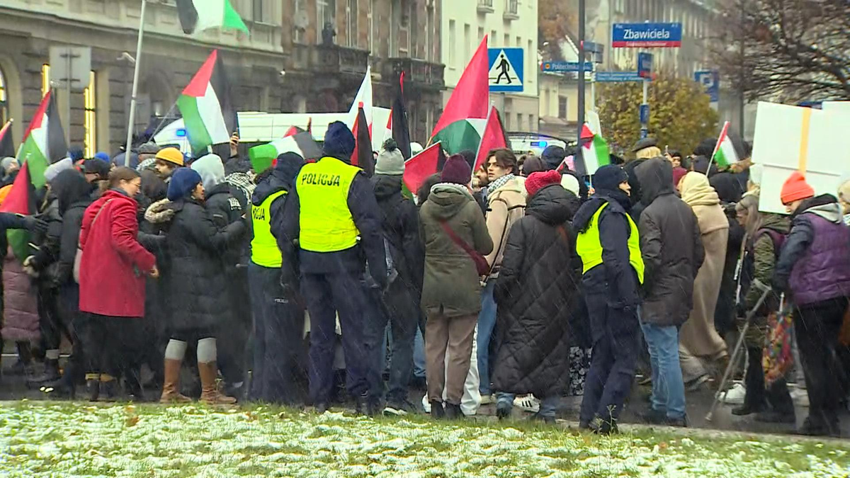 Warszawa: Propalestyńska demonstracja przed ambasadą Izraela