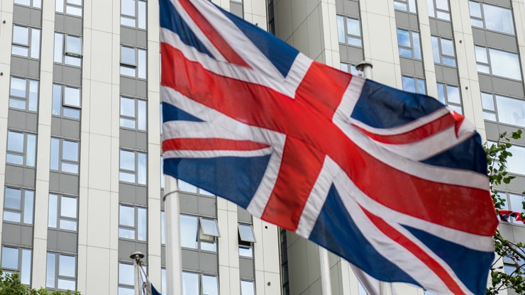 Brytyjski rząd: 149 wieżowców mieszkalnych ma łatwopalną elewację