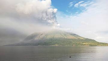 Erupcja wulkanu w turystycznym raju. Spodziewają się najgorszego