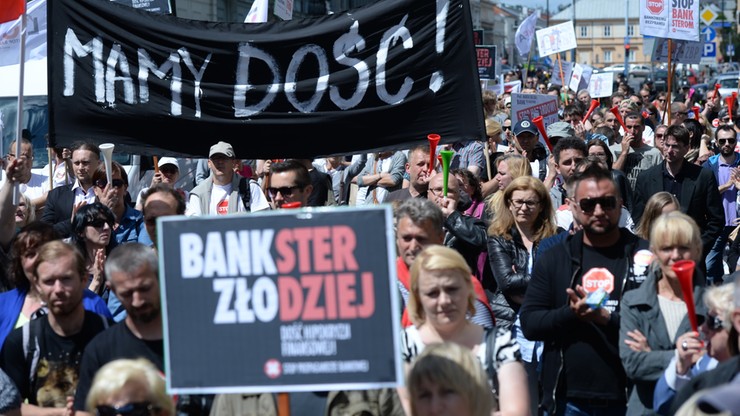 Protest frankowiczów: banki łamią prawo