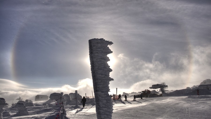 Halo słoneczne na Szrenicy w Karkonoszach. Fot. Artur Leszczawski / TwojaPogoda.pl