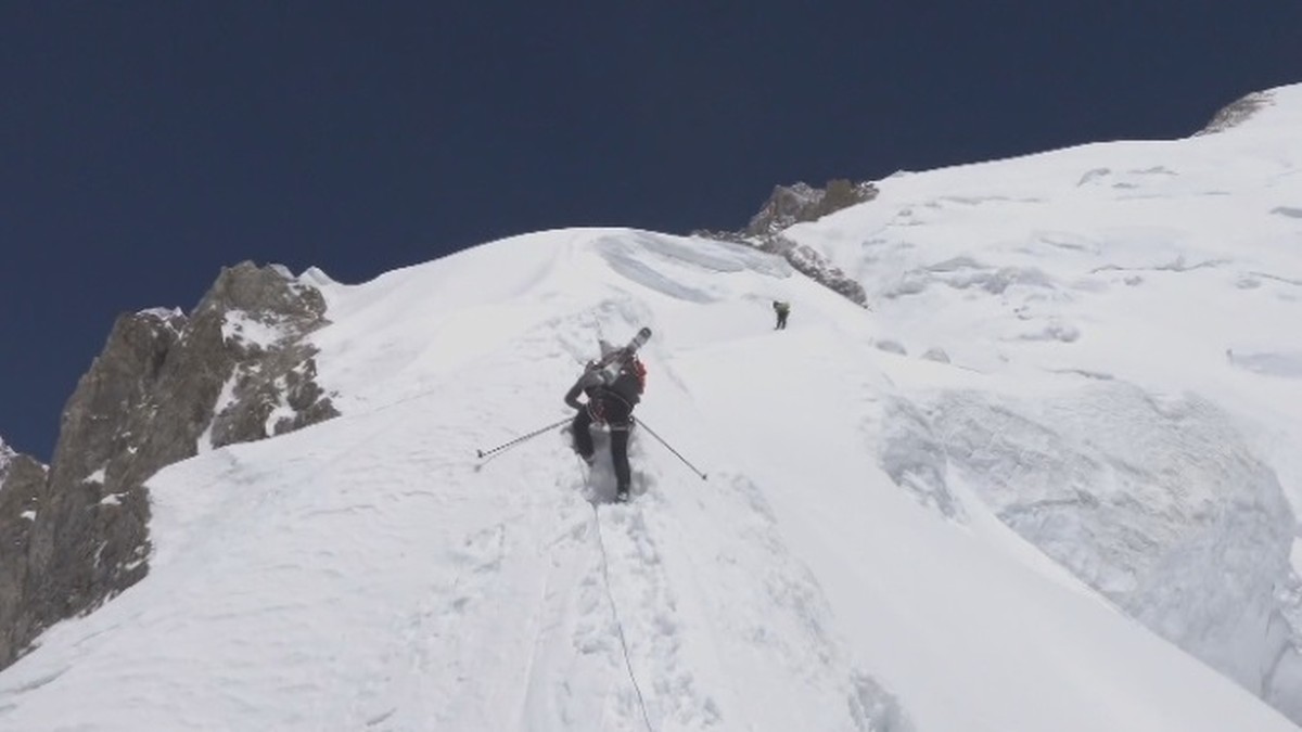 Pakistan: Andrzej Bargiel na szczycie Gaszerbrum II. Z ośmiotysięcznika zjechał na nartach