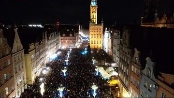 "Sound of silence" na wiecu w Gdańsku. Wzruszający moment podczas pożegnania prezydenta Adamowicza