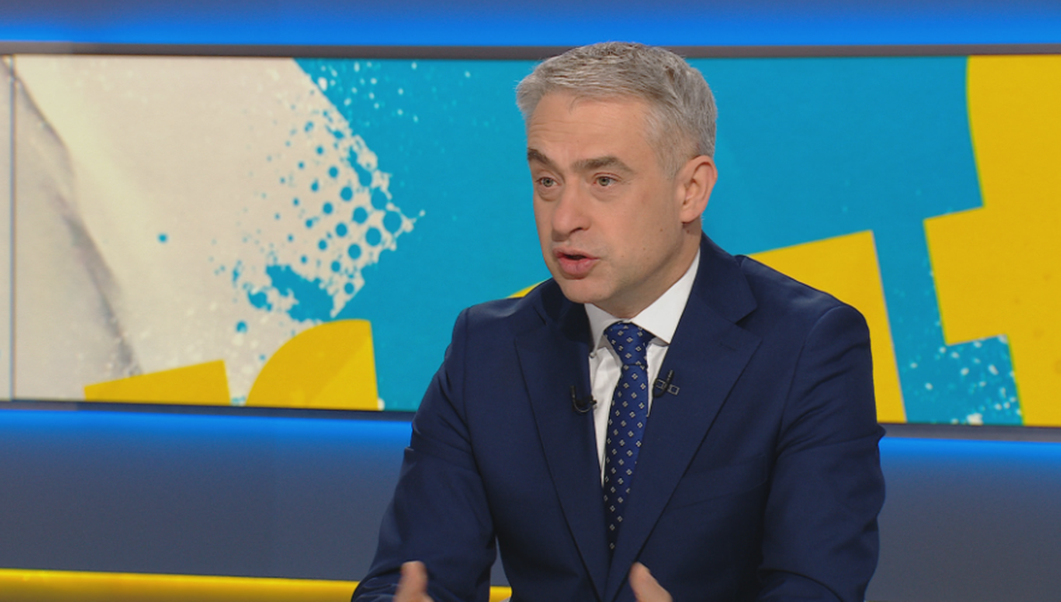 Krzysztof Gawkowski, wicepremier i minister cyfryzacji, udziela wywiadu.