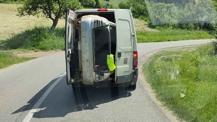 Słowacja. Przewoził auto na pace vana
