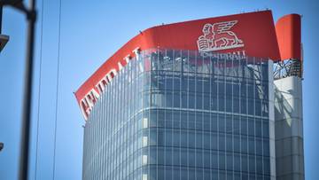 Ogromny napis na drapaczu chmur może runąć. Powodem upały