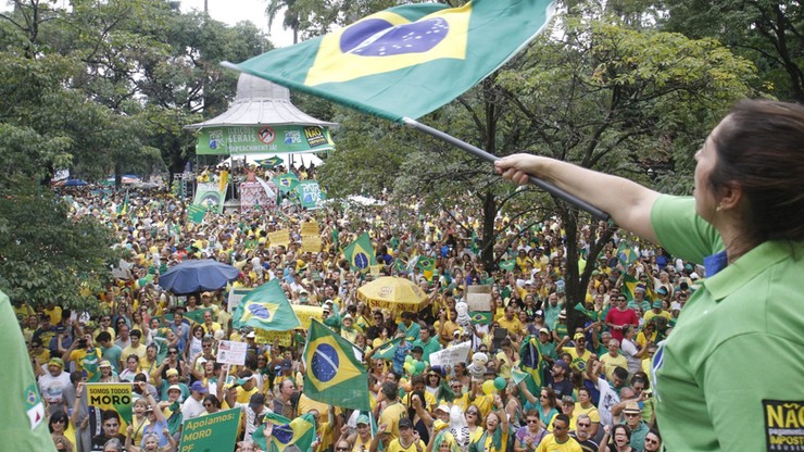 Protesty w ponad 400 miastach Brazylii. Demonstranci chcą dymisji prezydent