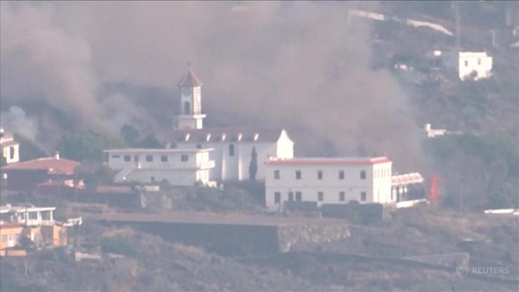 Hiszpania. La Palma. Lawa zniszczyła kościół, zakaz opuszczania domów na zachodzie wyspy