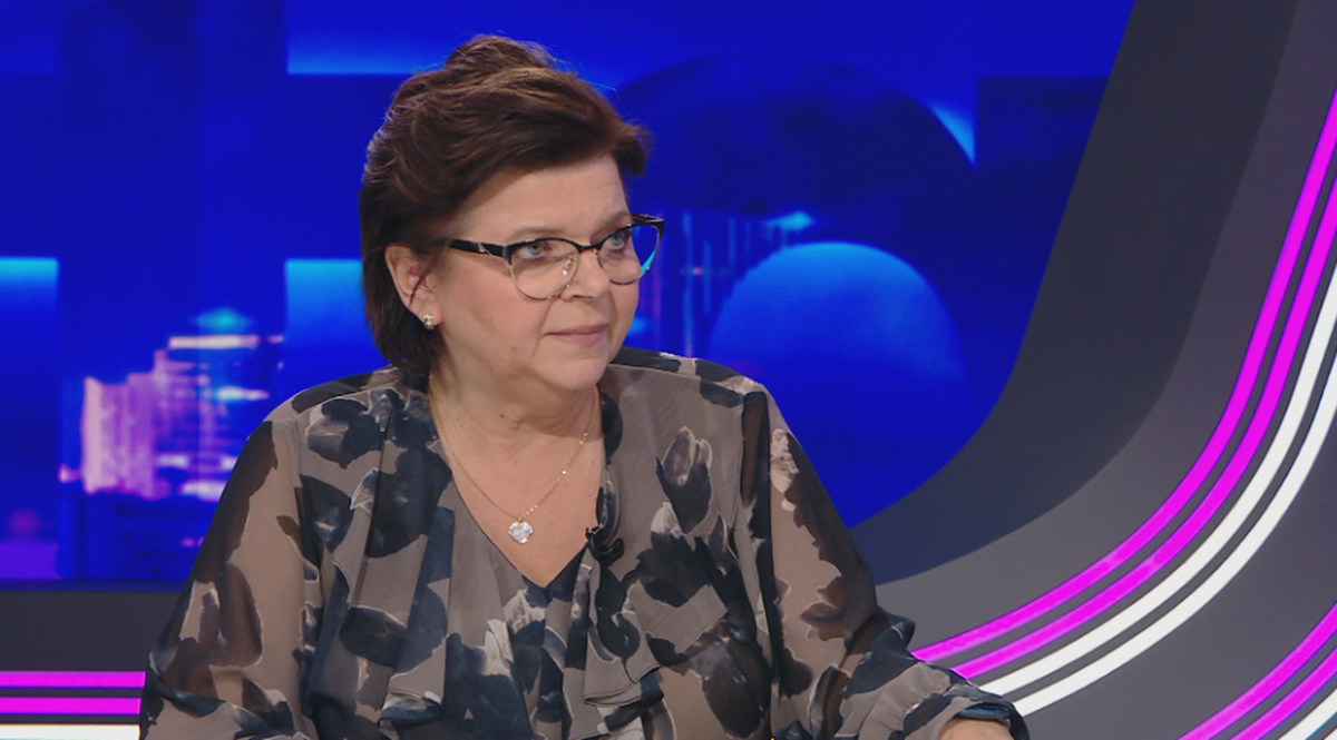 Polki będą wożone karetkami na porodówki? Izabela Leszczyna gwarantuje