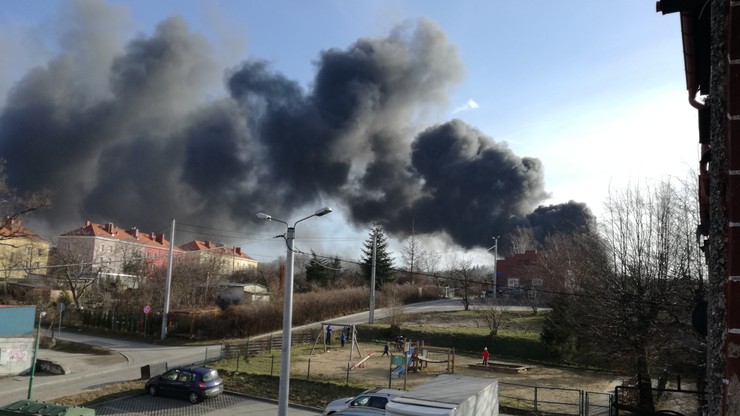 Pożar hali w Świebodzicach na Dolnym Śląsku